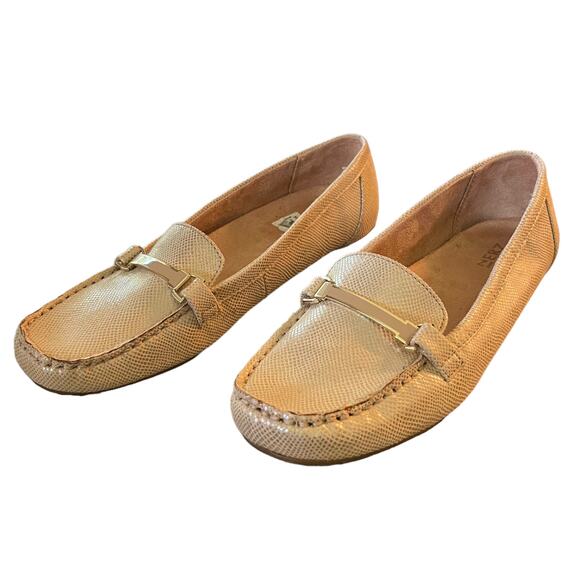Naturalizer Slip On Sydney Loafer Beige Size 9 - Picture 1 of 8